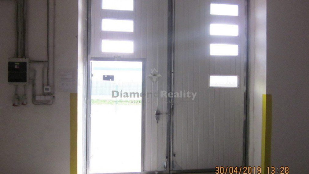 Na prenájom skladovacie priestory s montážnou jamou