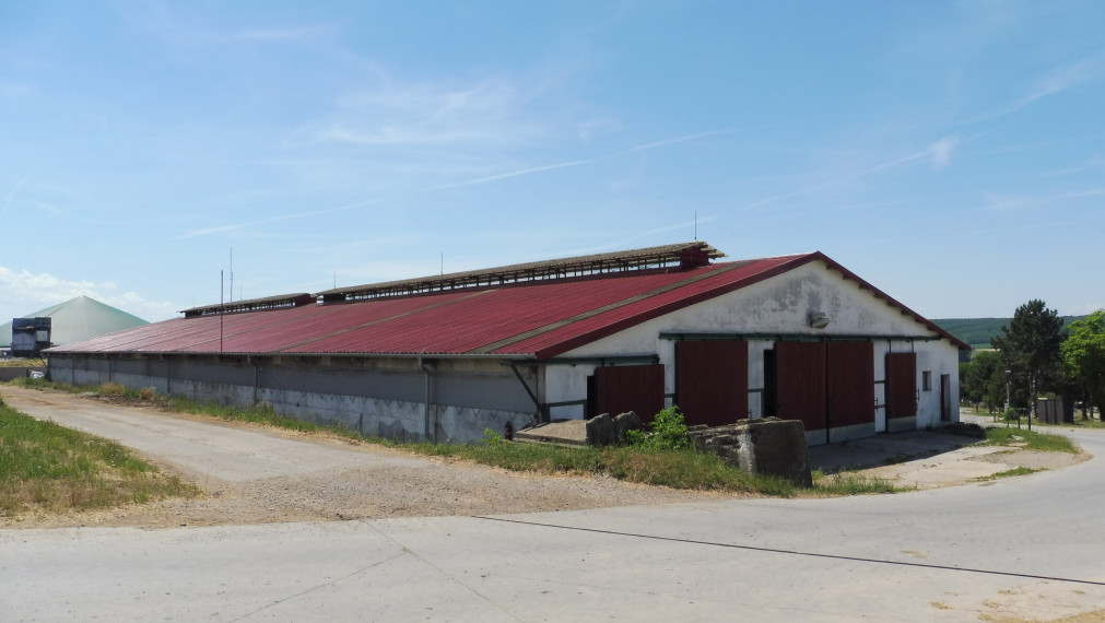 Na predaj  poľnohospodársky objekt a pozemok 4.178 m2, Rozhanovce