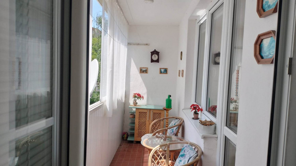 Na predaj veľký 3 izbový tehlový byt na Solivare s vlastným kúrením, garážou a zahrádkou