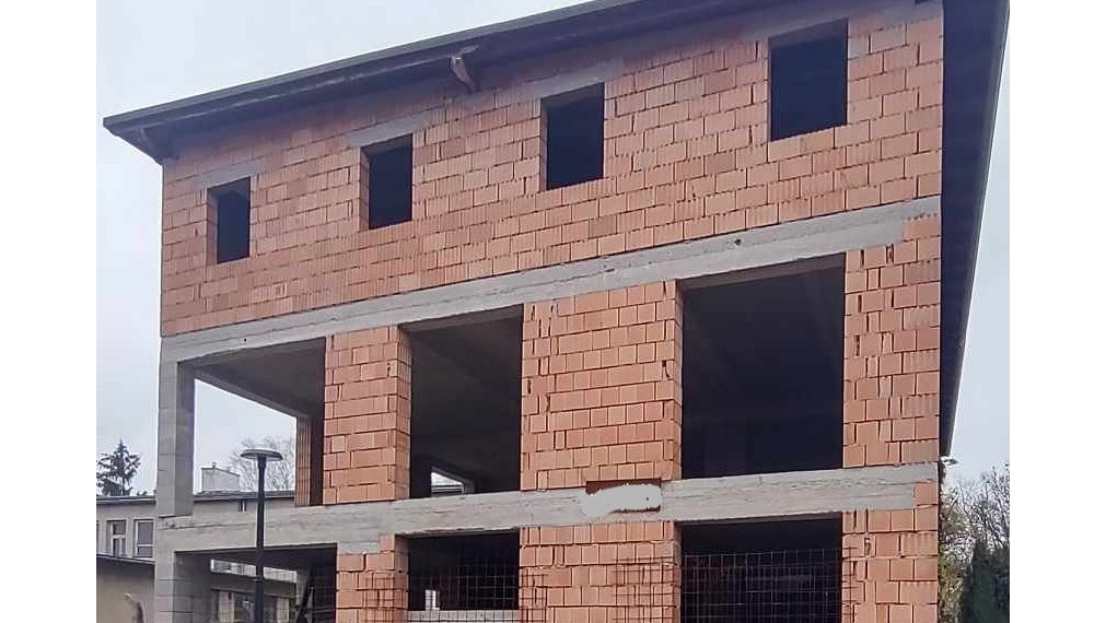 Na predaj investičná budova Vráble