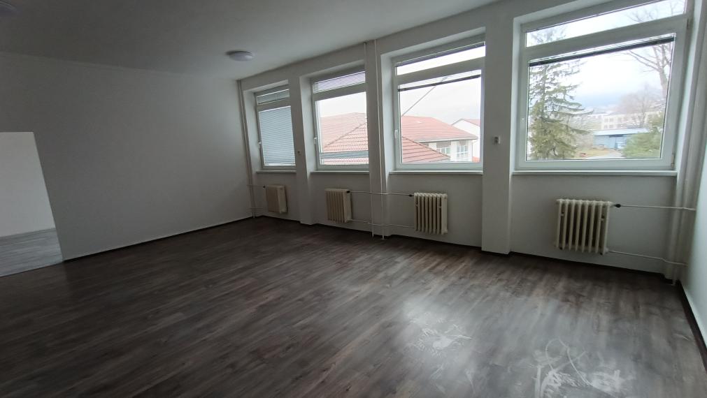 Na prenájom priestranná kancelária Nitra - Chrenová