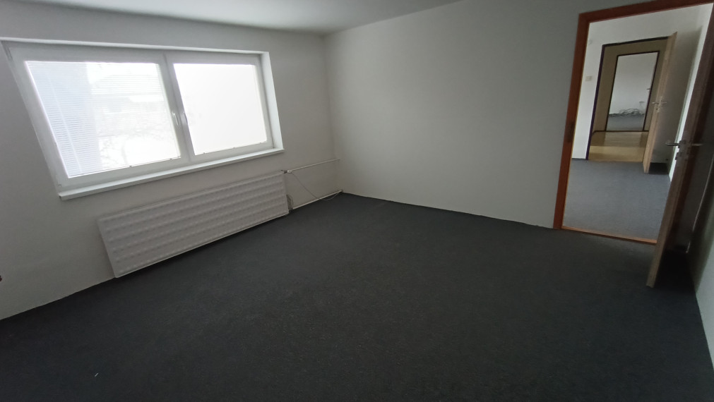 Na prenájom budova s 8 kanceláriami Nitra - Mlynárce