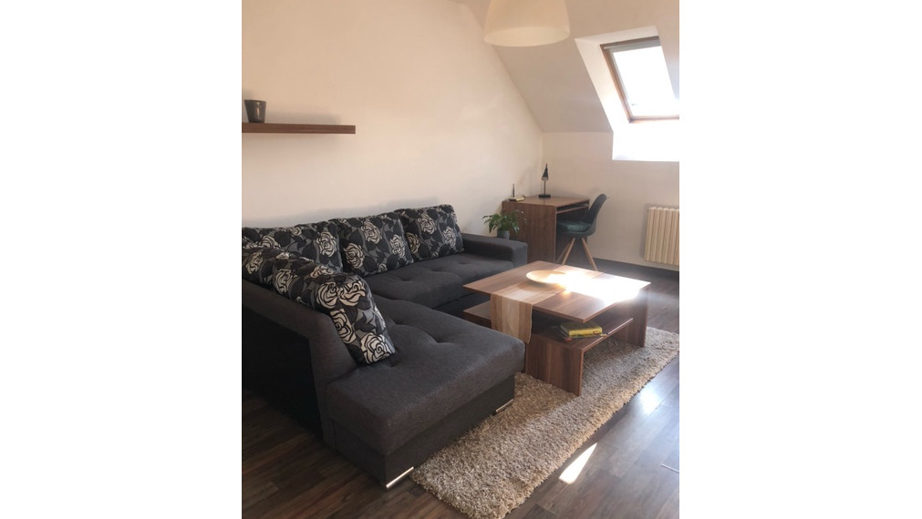 Na prenájom pekný zariadený 1,5 izbový byt Na Hlinách Trnava.