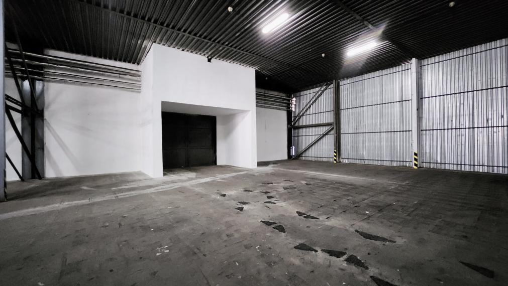 Prenájom - Murovaný sklad s kanceláriami 850 m2 - strategická poloha