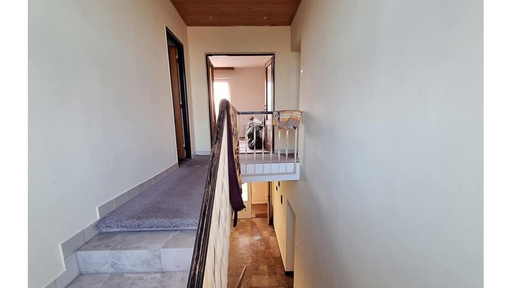 Na predaj rodinný dom so záhradou 1400 m2, obec Dvorníky.