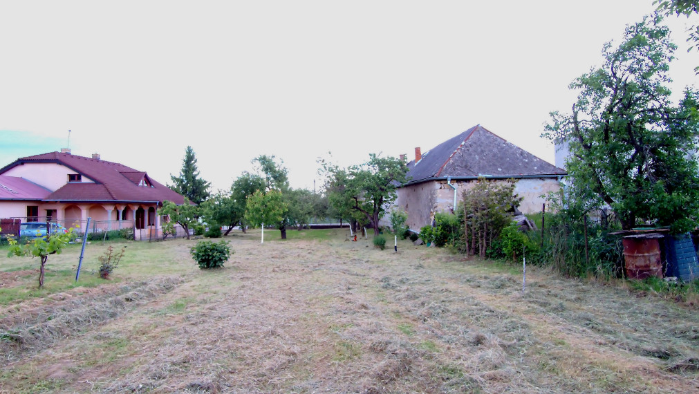 Rovinatý a slnečný pozemok v pokojnej obci Kašov