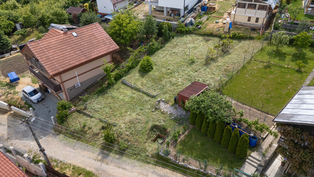 NA PREDAJ STAVEBNÝ POZEMOK V OBCI BAŠKA