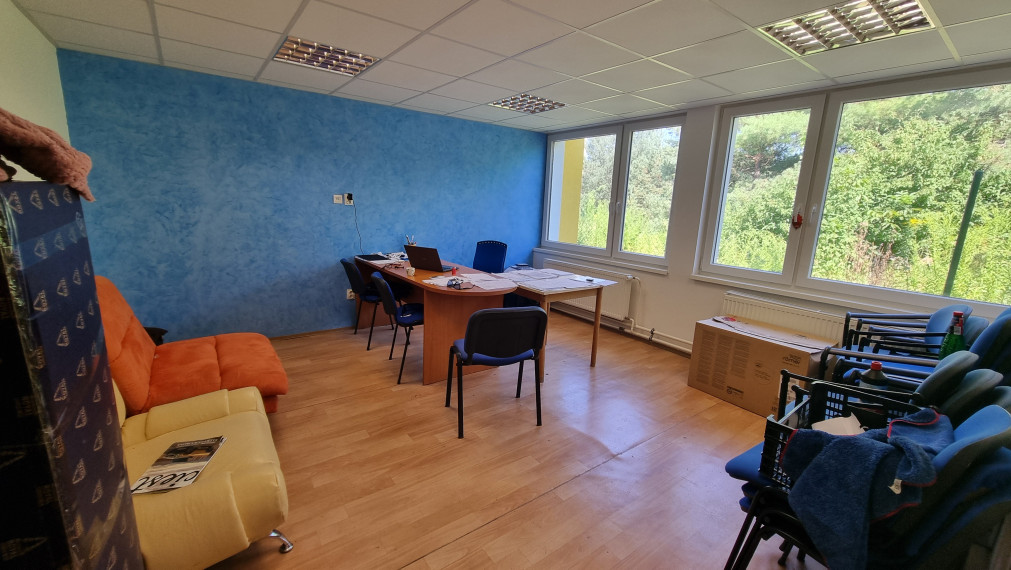 administratívna budova, pozemok