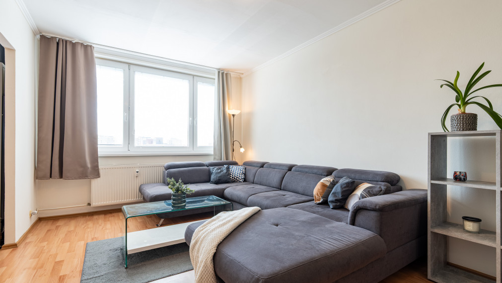 NA PREDAJ PRAŽSKÝ 3 IZBOVÝ BYT S VEĽKOU LODŽIOU