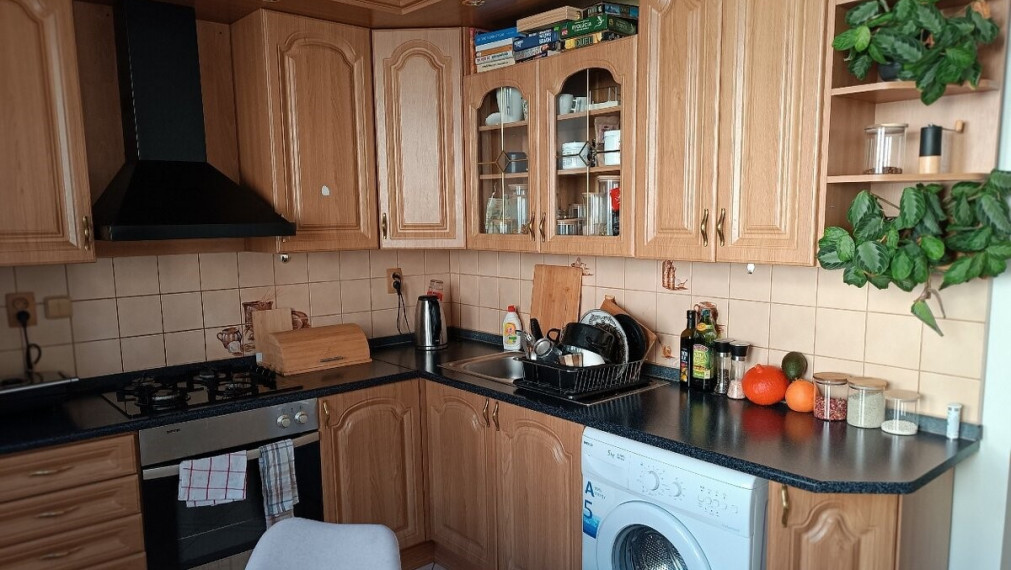 Na prenájom zariadený 2 izbový byt, balkón, Hlavná, Trnava