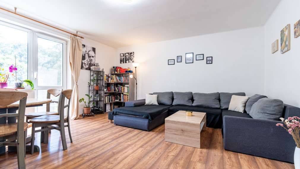 NA PREDAJ 3 IZBOVÝ BYT S TERASOU, PARKOVANÍM A ZÁHRADOU