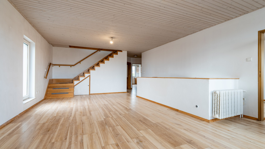 NA PRENÁJOM VEĽKÝ MEZONETOVÝ BYT V DOME S VLASTNÝM VSTUPOM