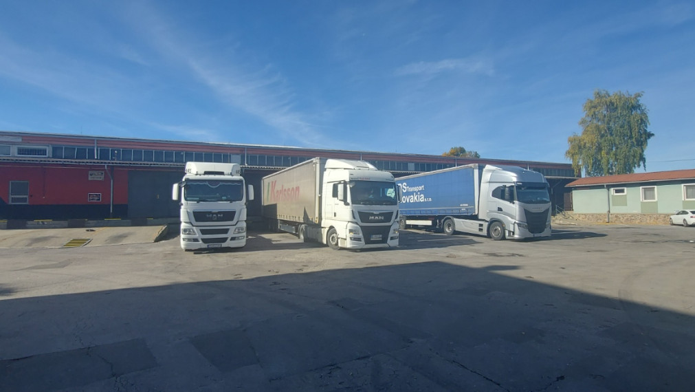 PRENÁJOM skladových a kancelárskych priestorov - 3842m2