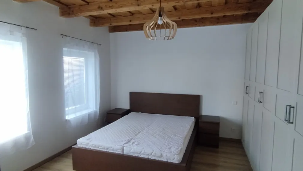 Na prenájom zariadený 2 izbový byt v rod. dome, obec Borovce