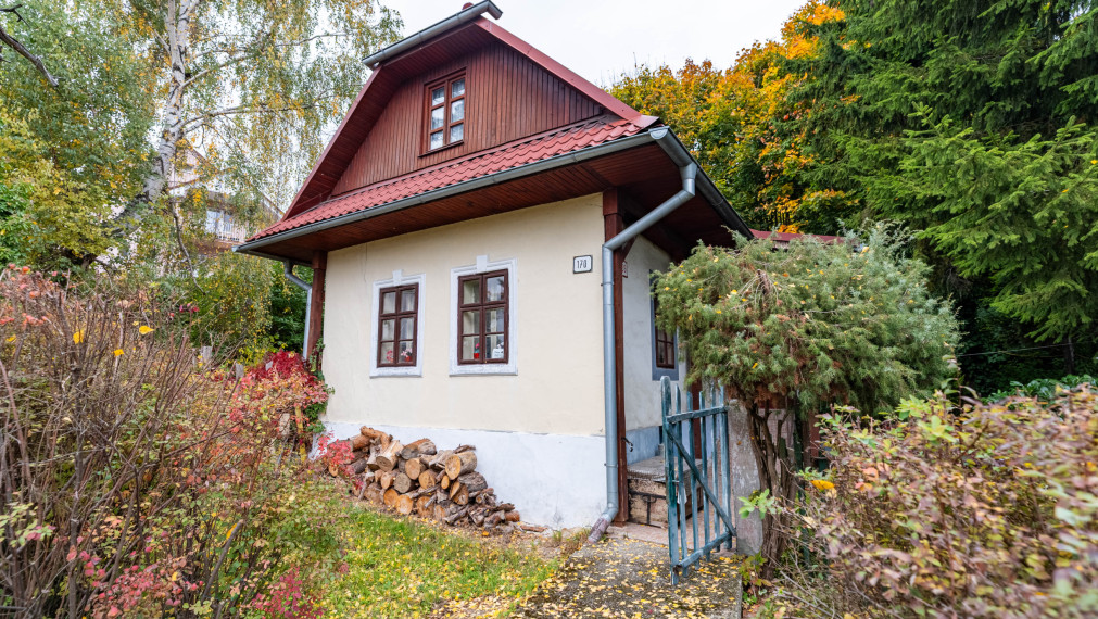 REZERVOVANÝ 200 ROČNÝ RODINNÝ DOM V MESTE VRANOV NAD TOPĽOU