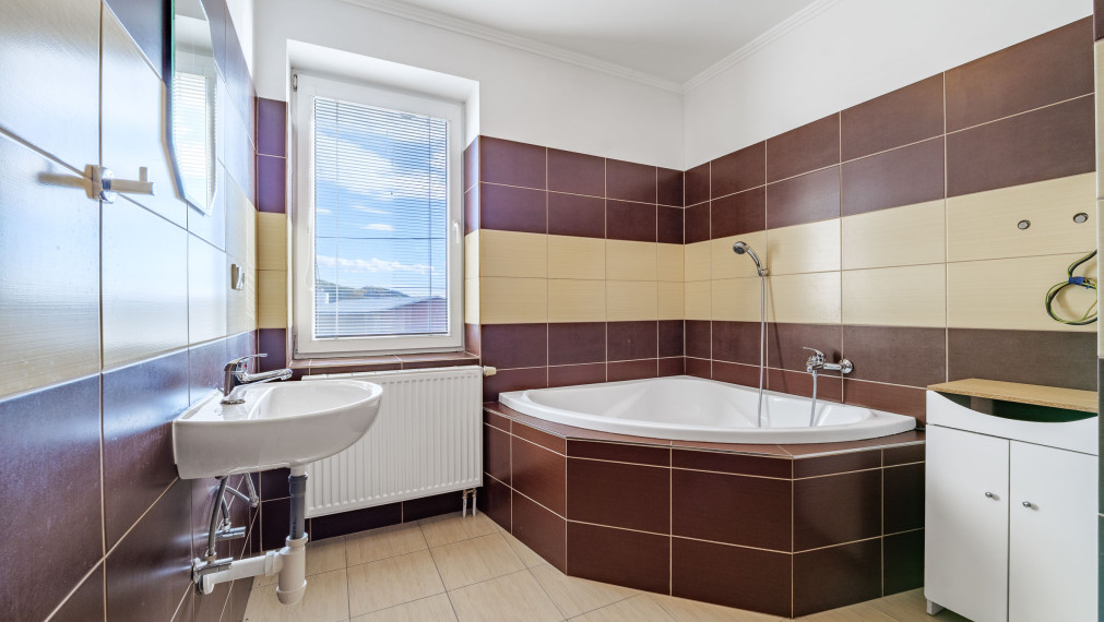 Najlepšia INVESTIČNÁ PRÍLEŽITOSŤ: 2 BUDOVY -  GABOLTOV okr. Bardejov