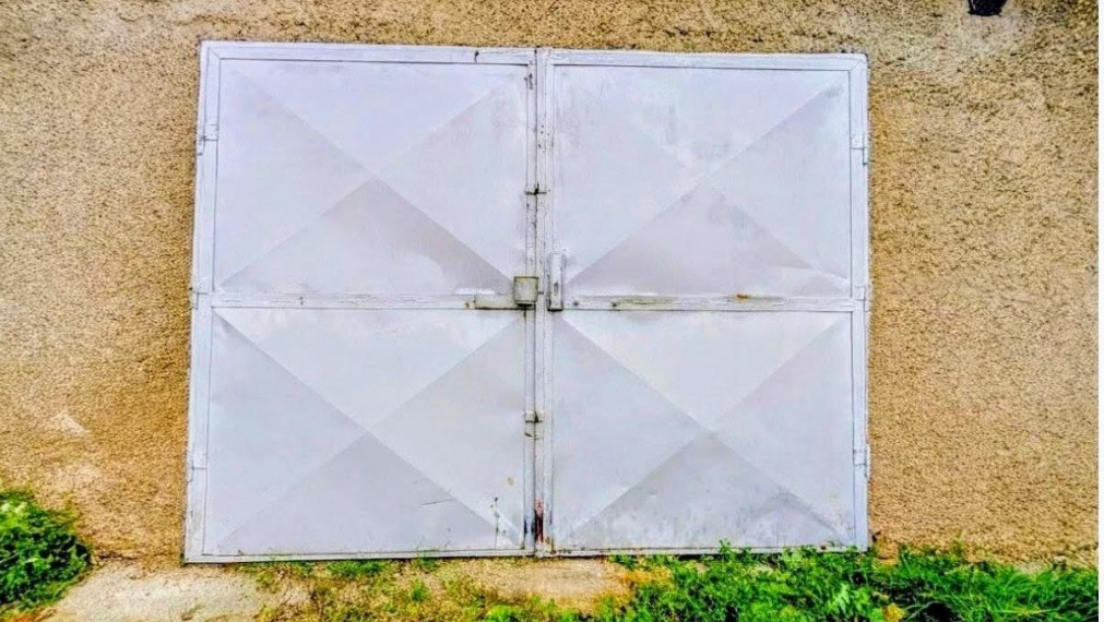 NA PREDAJ VEĽKÁ GARÁŽ | POZEMOK 35m² | JARNÁ - ROŽŇAVA