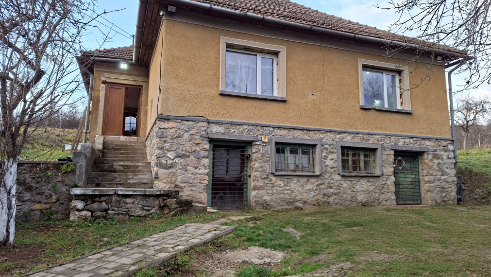 NA PREDAJ RODINNÝ DOM S VEĽKÝM POZEMKOM | BÓDVASZILAS