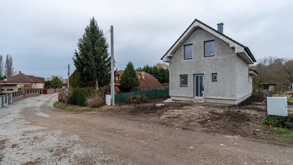 NA PREDAJ 4 IZBOVÁ NOVOSTAVBA S KRÁSNYM POZEMKOM 381m² | OBEC SEŇA | 15 MINÚT OD KOŠÍC