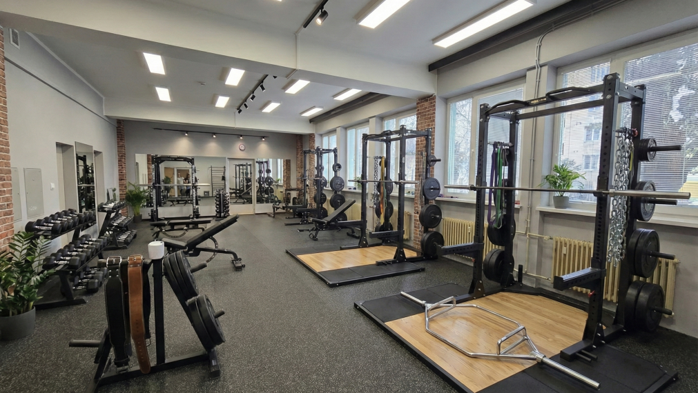 NA PREDAJ KOMERČNÁ BUDOVA V CENTRE SÍDLISKA NA PODNIKANIE