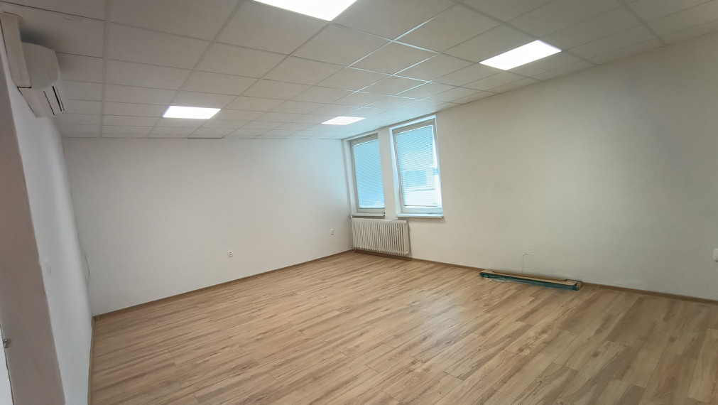 Na prenájom kancelária v centre Nitry