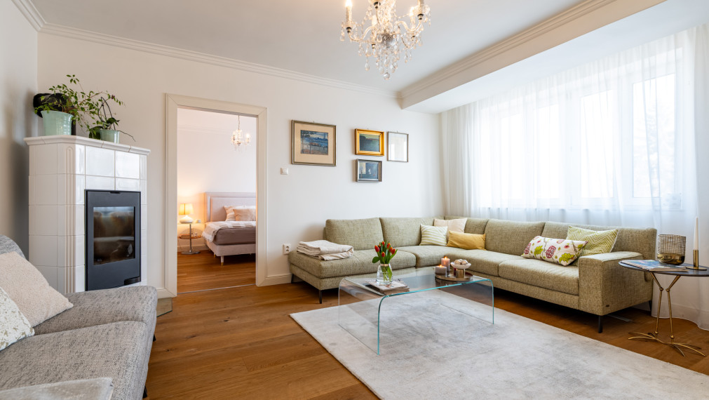 NA PREDAJ UNIKÁTNY 2 IZBOVÝ BYT V LUKRATÍVNEJ LOKALITE, STARÉ MESTO -  UL. ŠTEFANIKOVÁ.