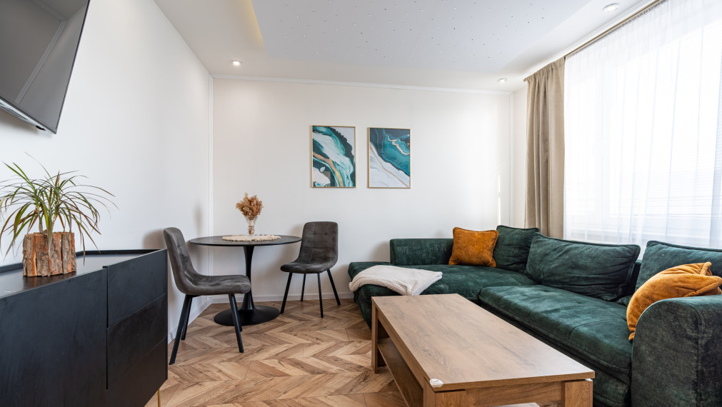 REZERVOVANÉ | NA PREDAJ 3 IZBOVÝ BYT PO REKONŠTRUKCII S DVOMA LOGGIAMI | ŽDIARSKA ULICA