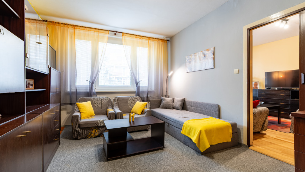 NA PREDAJ 2 IZBOVÝ BYT VHODNÝ NA INVESTÍCIU | 57m2 + LOGGIA | OVRUČSKÁ ULICA