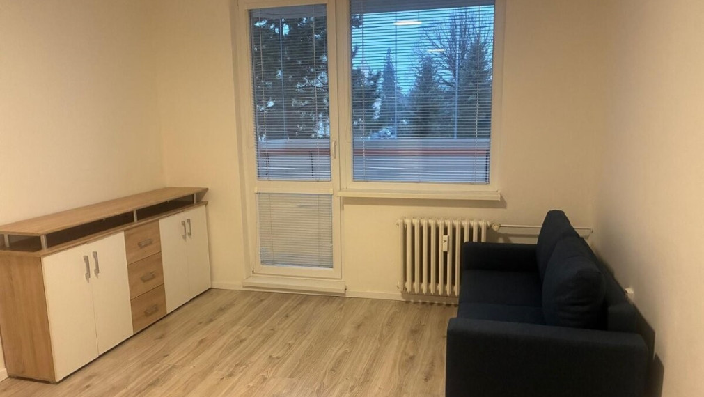 Na prenájom 1 izbový byt s balkónom, ul. Štefánikova, Senica