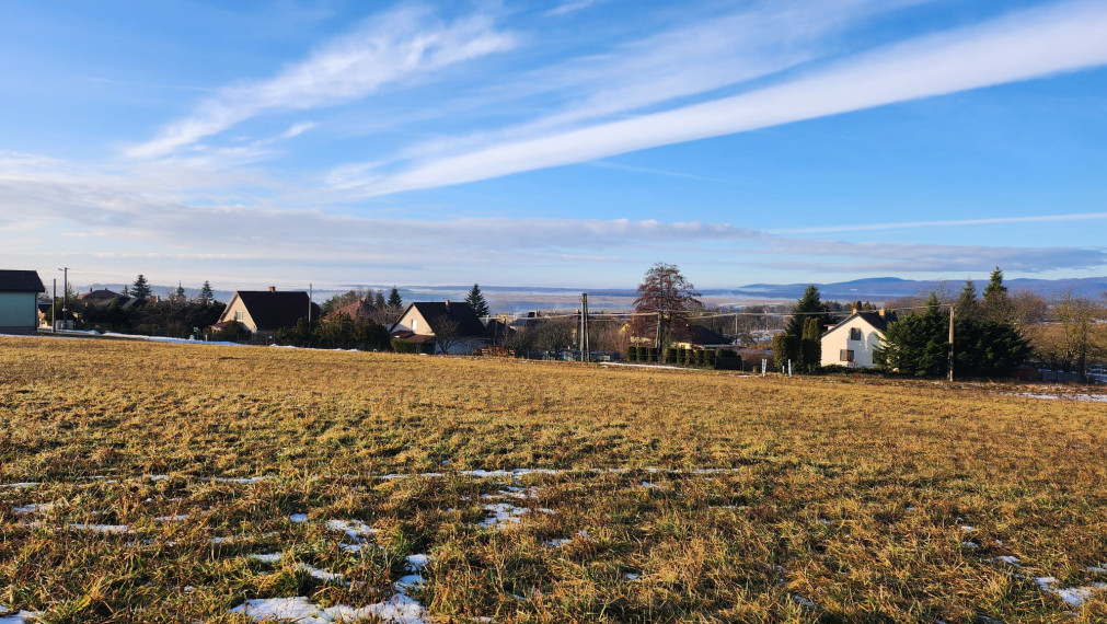Slnečný pozemok v pokojnej lokalite Šemša - Hodkovce – ideálna príležitosť pre developerov a investorov