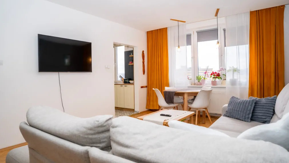 NA PREDAJ KRÁSNY ZREKONŠTRUOVANÝ 3 IZBOVÝ BYT V STAROM MESTE