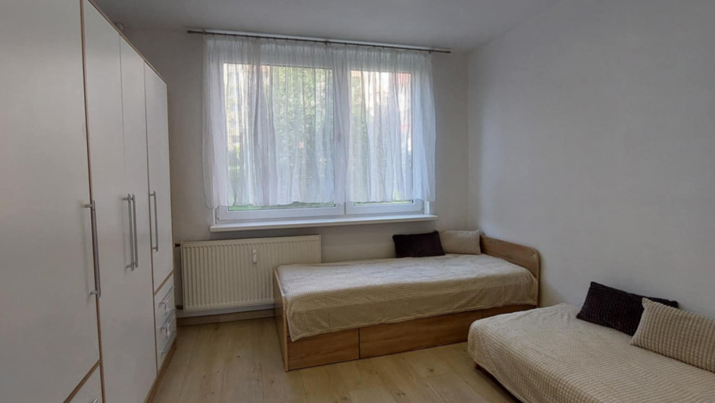 PRENÁJOM | Priestranný 3-izbový byt s balkónom a klimatizáciou – Nitra, Klokočina