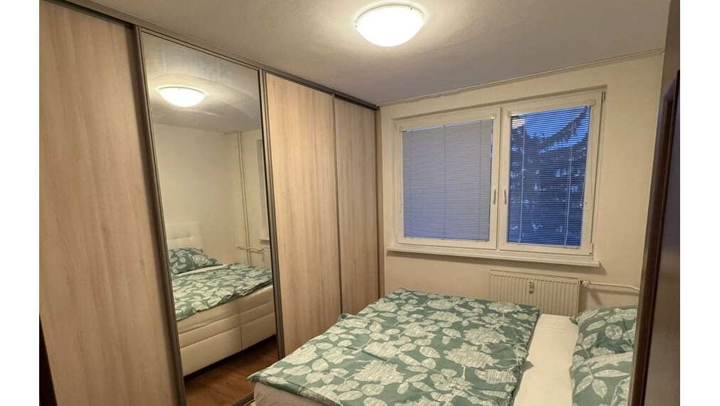 Na prenájom prerobený 2 izbový byt balkón Bratislavská Piešťany.