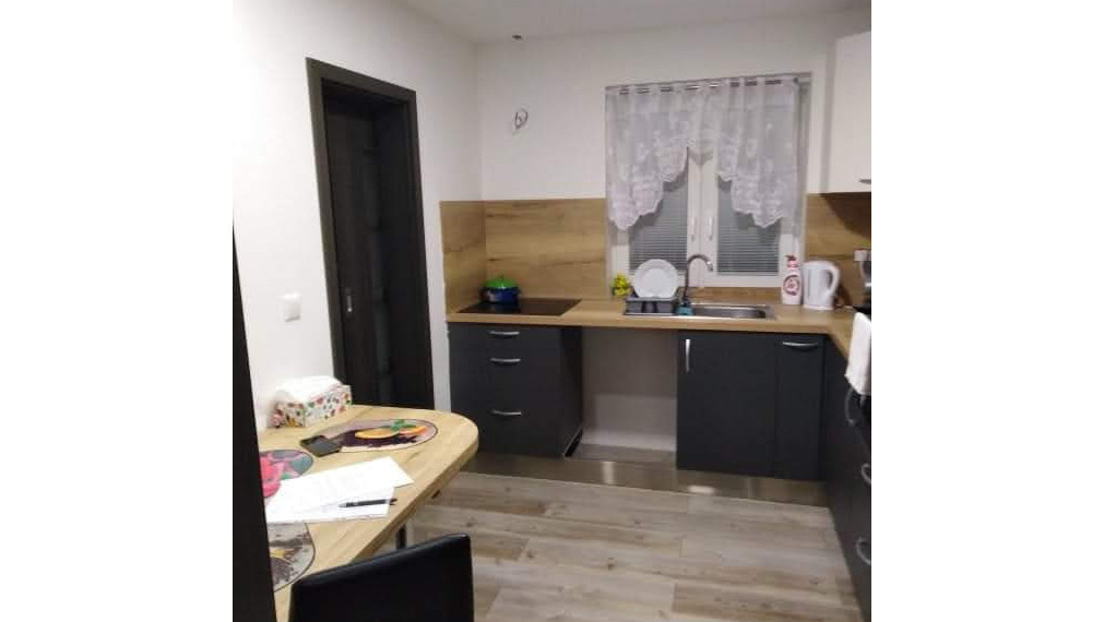 Na prenájom  3 izbový byt na Solivare  s veľkou terasou a pozemkom