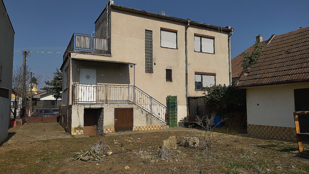 Na predaj veľký rodinný dom so záhradou 12 árov, Madunice