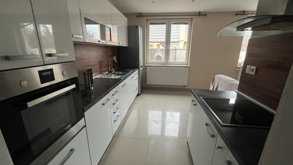 Na prenájom 3 izbový byt v rodinnom dome, Karpatská, Banka