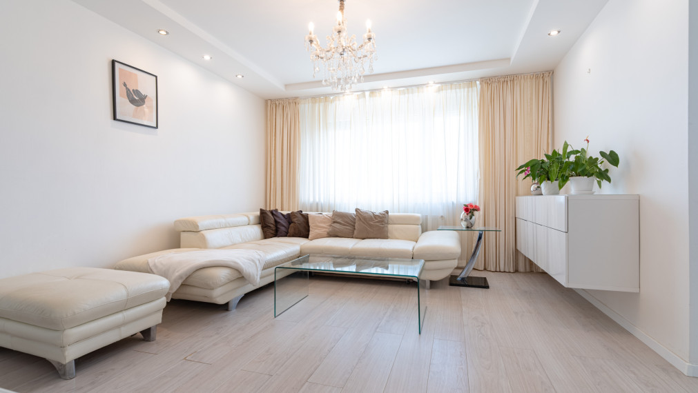 NA PRENÁJOM KRÁSNY 2 IZBOVÝ BYT S LOGGIOU | TERASA - TRI HÔRKY