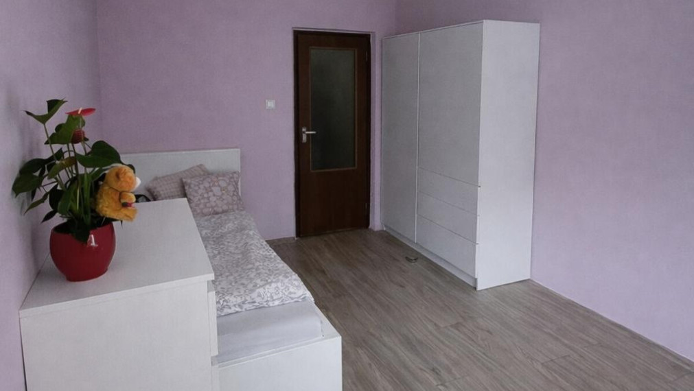 Na prenájom samost nepriechod izba, 4 izb byt Veterná Trnava