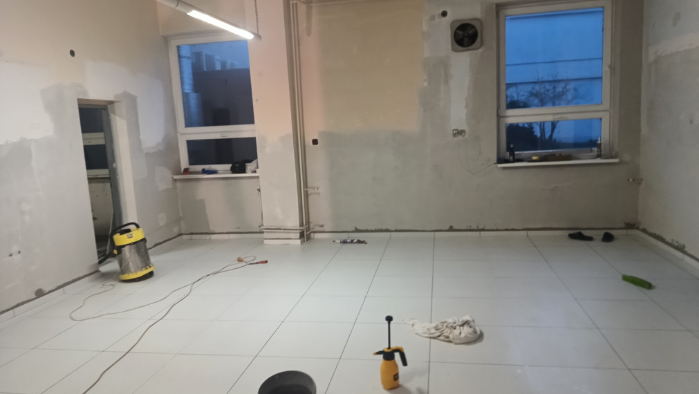 Na prenájom obchodný priestor v centre Nitry s parkovaním 170 m2
