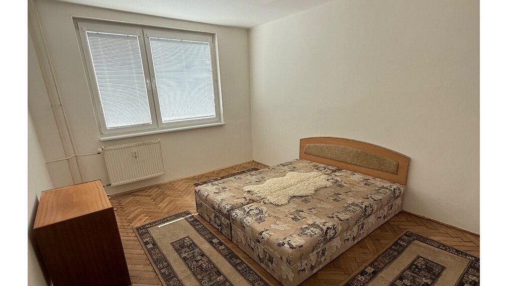 Na prenájom 3 izbový byt s balkónom, Robotnícka, Senica