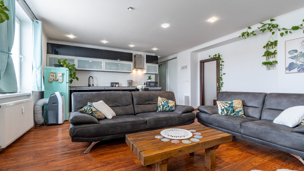 NA PREDAJ 2 IZBOVÝ TEHLOVÝ BYT S VEĽKORYSOU VÝMEROU