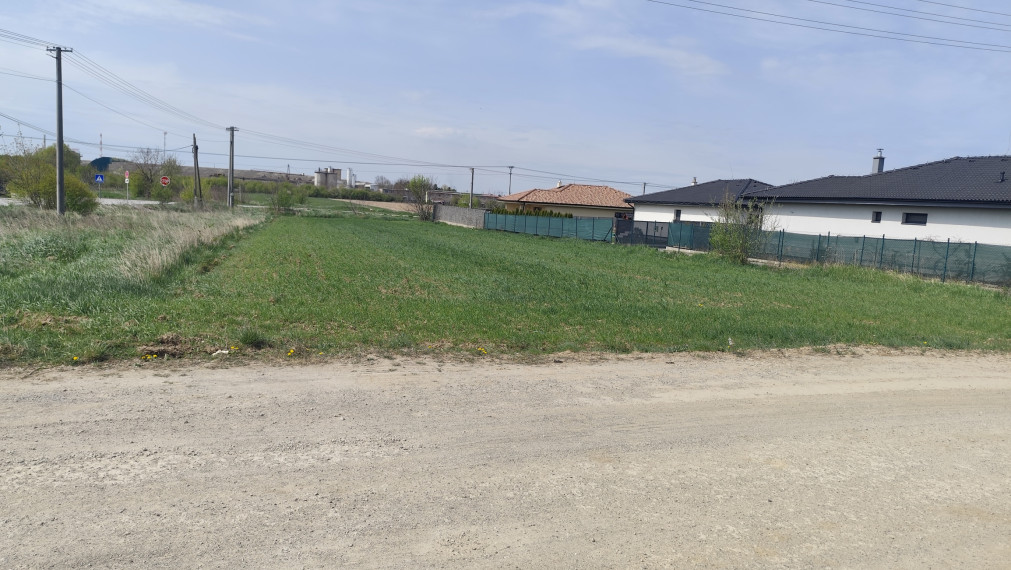 Na predaj stavebný pozemok (550 m2) so stavebným povolením  - obec Geča.