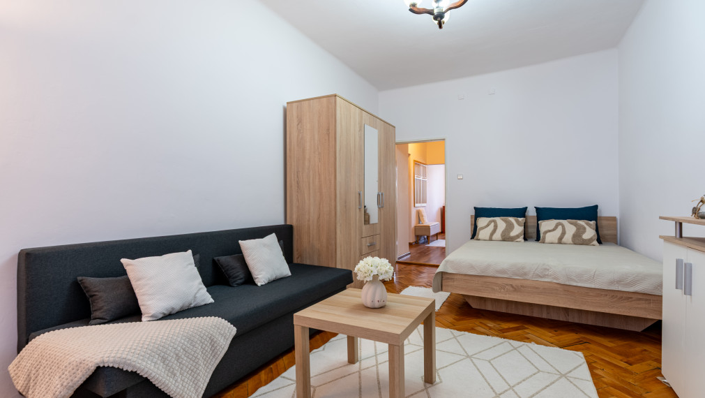 NA PRENÁJOM 1 IZBOVÝ BYT VO VÝBORNEJ A TICHEJ LOKALITE