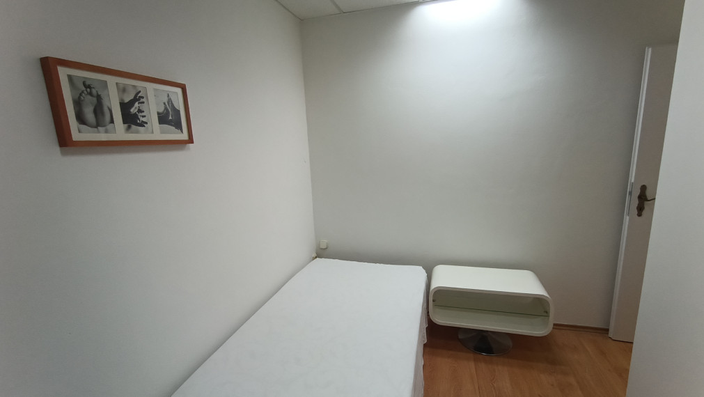 Na prenájom izba v centre Nitry - Farská ulica