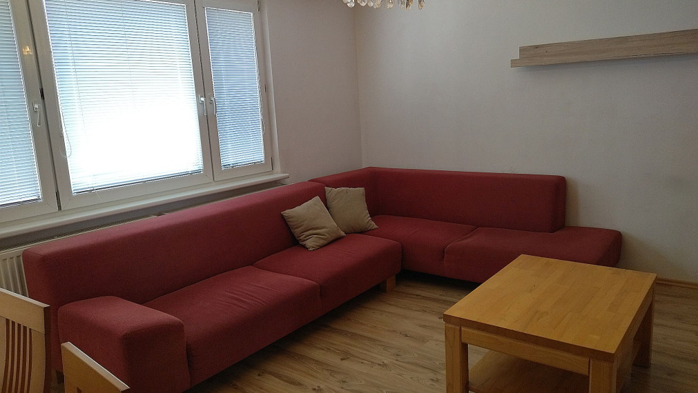 Na prenájom veľký 3 izbový byt, balkón, Čajkovského, Trnava