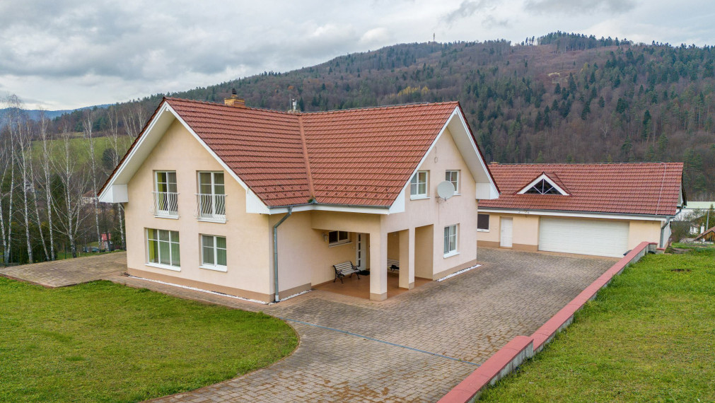 NA PREDAJ VEĽKÝ PRIESTRANNÝ RODINNÝ DOM S OBROVSKÝM POZEMKOM
