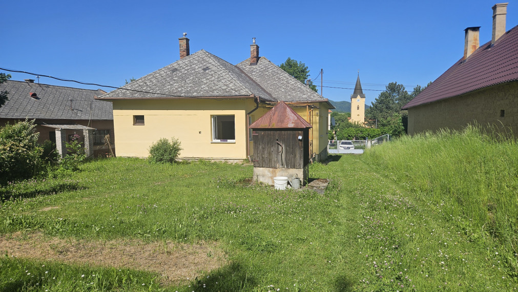 Na predaj starší rodinný dom s veľkou záhradou v centre V.Šariša