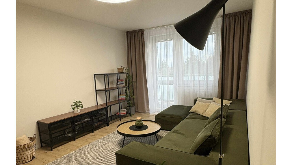 Na prenájom zariadený 2 izbový byt, centrum, Hollého, Senica