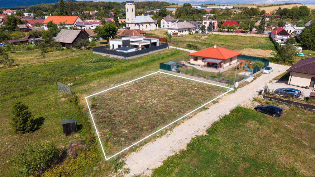 NA PREDAJ ROVINATÝ STAVEBNÝ POZEMOK V OBCI PAŇOVCE