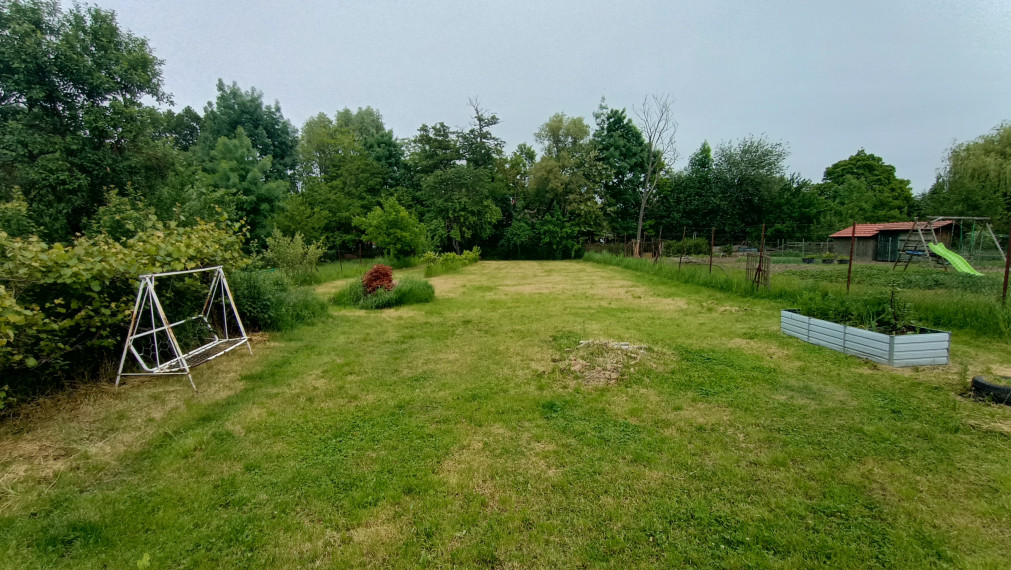 Ponúkame na predaj útulný stavebný pozemok Beladice – ideálne bývanie pre rodinu!